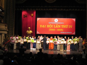 Đại hội hội cứu trợ trẻ em tàn tật Việt Nam