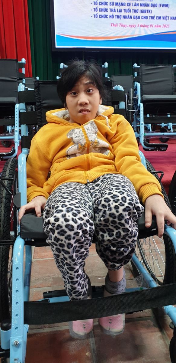 Trao tặng 50 triệu đồng quà tết âm lịch Tân Mão 2023 cho trẻ em khuyết tật tỉnh Thái Bình