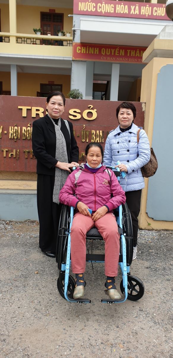 Trao tặng 50 triệu đồng quà tết âm lịch Tân Mão 2023 cho trẻ em khuyết tật tỉnh Thái Bình