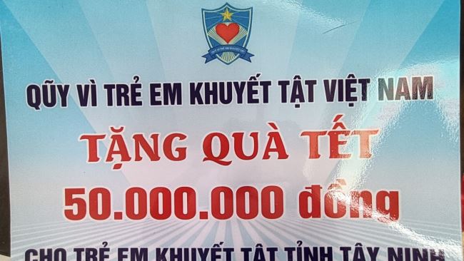 Trao 50 triệu đồng quà Tết Quý Mão cho trẻ em khuyết tật tại tỉnh Tây Ninh