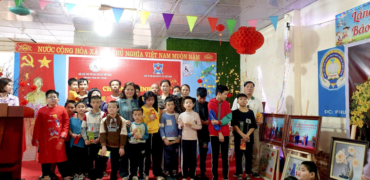 Trao tặng 71 triệu đồng cho trẻ em khuyết tật tỉnh Hải Dương