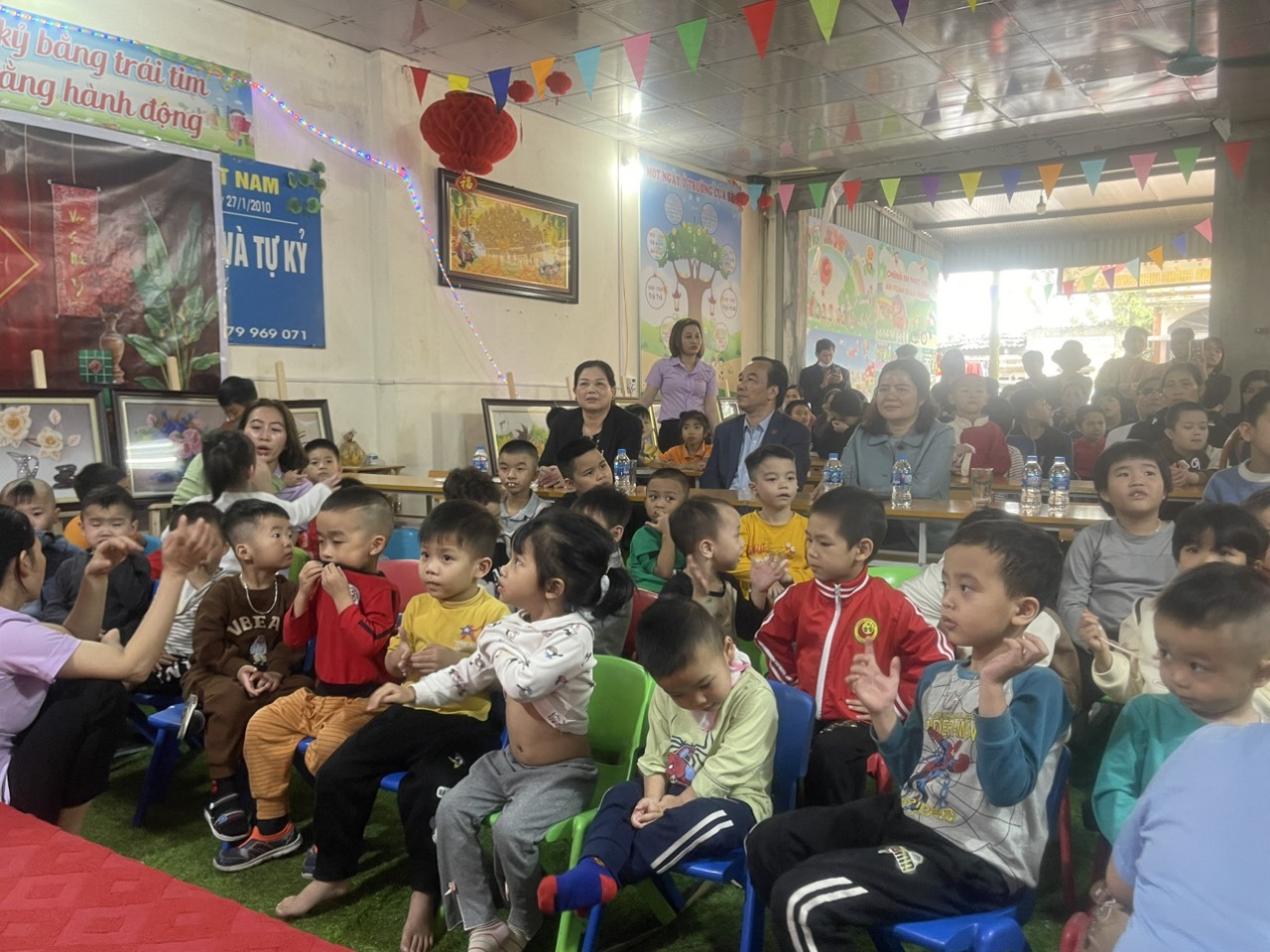 Trao tặng 71 triệu đồng cho trẻ em khuyết tật tỉnh Hải Dương